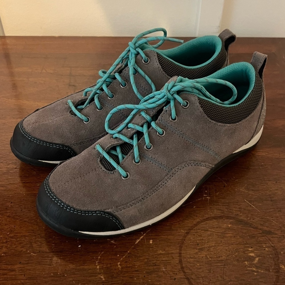 L.L.Bean Beansport Feldspar women's gray suede lace-up shoes green trim size 7.5